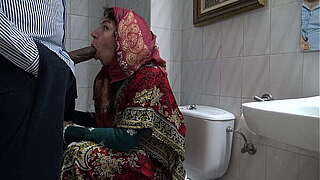 A slutty Turkish muslim wife meets with a darksome immigrant in state throne room