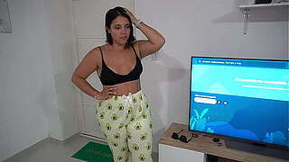 Madrastra MILF dice &quot_hijastro solo vamos a ver una pelicula&quot_ - Thepaug