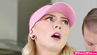 Stepbro gets a crevice beside duo just about his teen stepsister Chloe Mosque